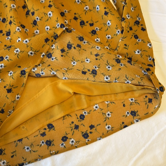 Mustard purple and white floral ruffle bow long sleeve blouse size small - Picture 7 of 10